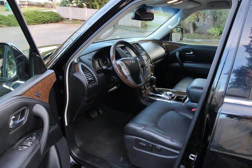 2016 INFINITI QX80 Base