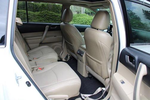 2012 Toyota Highlander SE