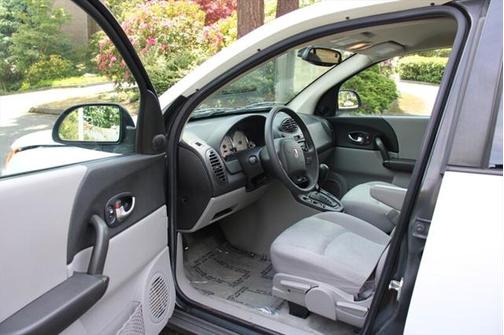 2004 Saturn Vue Base