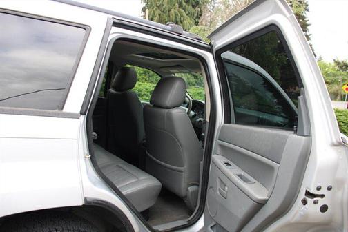 Tan 2007 Jeep Grand Cherokee Laredo