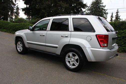 Tan 2007 Jeep Grand Cherokee Laredo