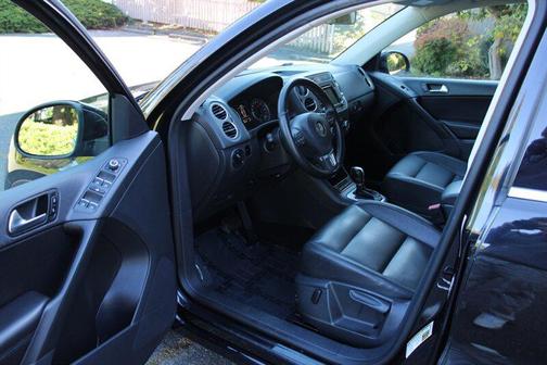 2011 Volkswagen Tiguan SE