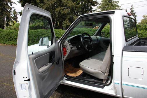 White 1995 Ford Ranger XL