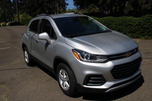 Silver Ice Metallic 2019 Chevrolet Trax LT