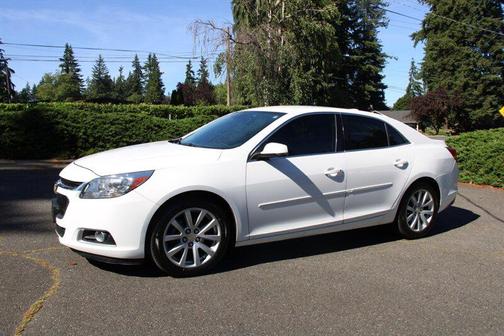 White 2015 Chevrolet Malibu 2LT