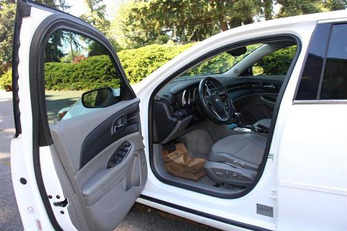White 2015 Chevrolet Malibu 2LT