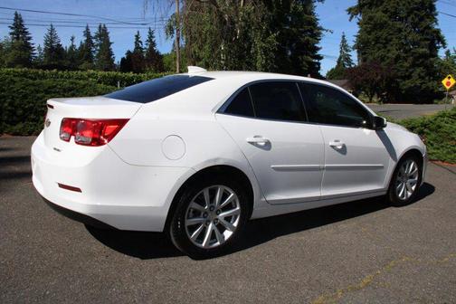 White 2015 Chevrolet Malibu 2LT
