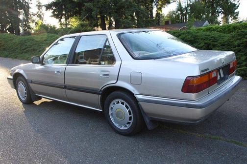 Silver 1988 Honda Accord LXi
