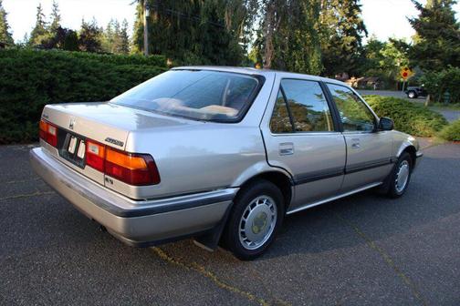 Silver 1988 Honda Accord LXi