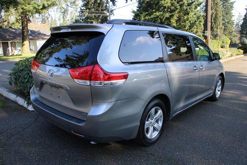 2011 Toyota Sienna LE