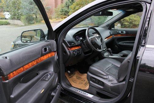 2017 Lincoln MKT Livery