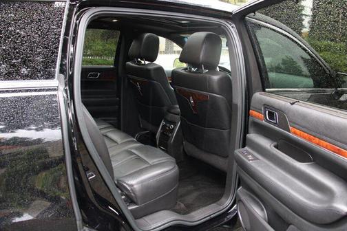 2017 Lincoln MKT Livery