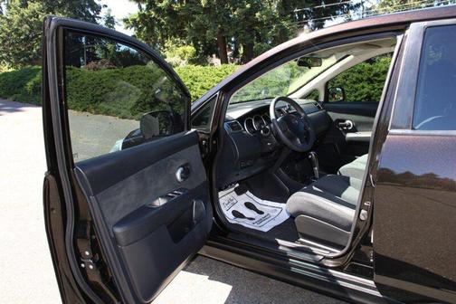 Black 2011 Nissan Versa 1.8 S