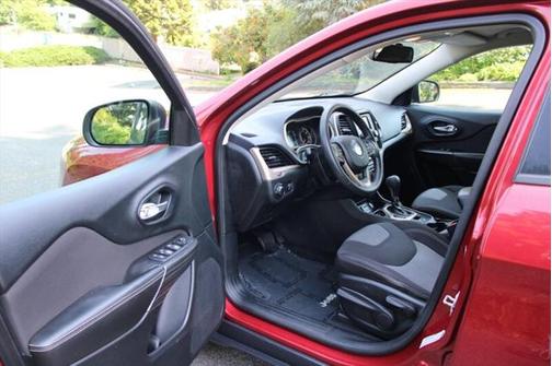2015 Jeep Cherokee Sport