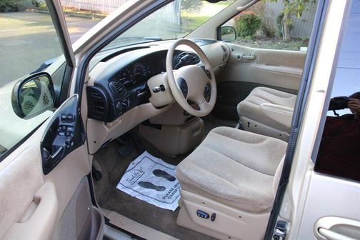 2000 Dodge Grand Caravan ES