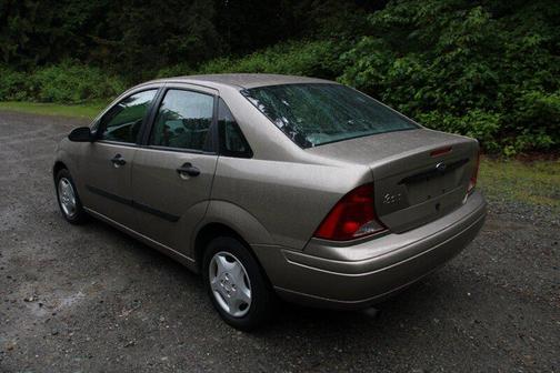 Brown 2003 Ford Focus LX