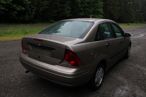 Brown 2003 Ford Focus LX