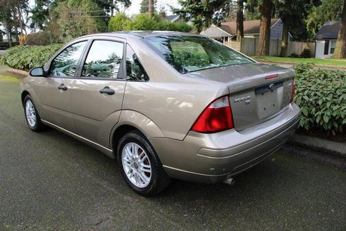 2005 Ford Focus ZX4 S