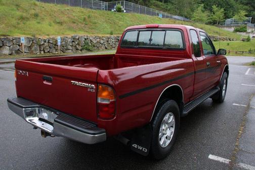 Burgundy 1998 Toyota Tacoma SR5