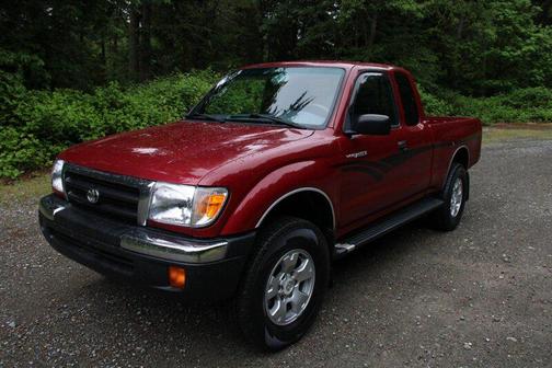Burgundy 1998 Toyota Tacoma SR5
