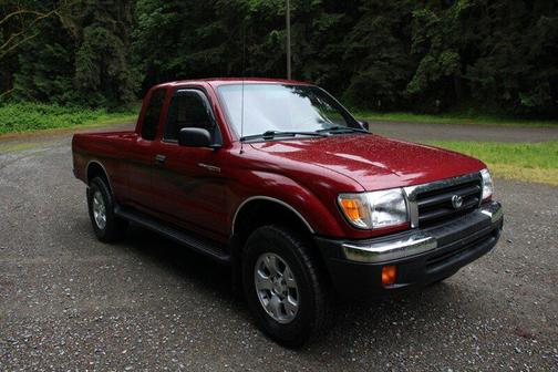 Burgundy 1998 Toyota Tacoma SR5