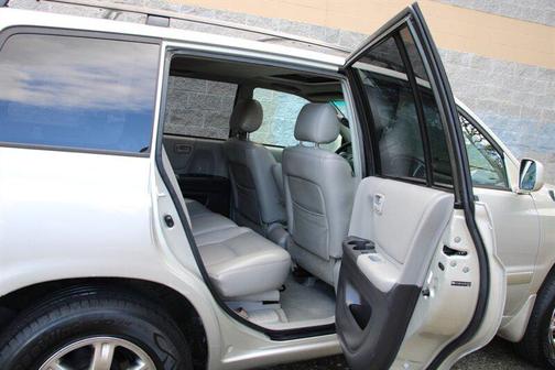 Millennium Silver Metallic 2007 Toyota Highlander Base