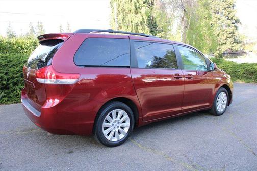 2011 Toyota Sienna XLE
