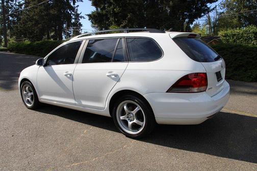 White 2014 Volkswagen Jetta SportWagen DSG TDI w/Sunroof & Nav