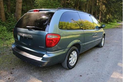 2005 Chrysler Town & Country Touring
