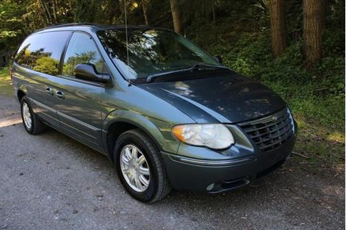2005 Chrysler Town & Country Touring