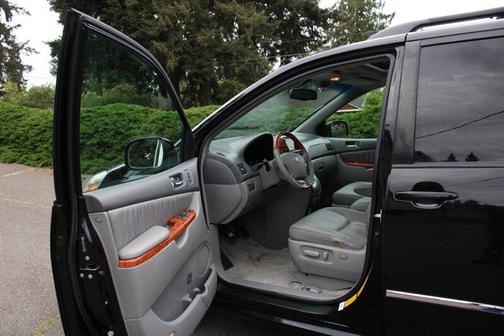 Black 2009 Toyota Sienna XLE Limited