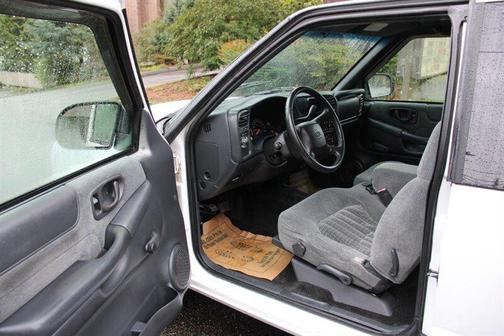 2002 Chevrolet S-10 Base