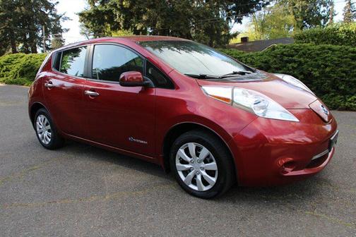 Cayenne Red 2015 Nissan Leaf S