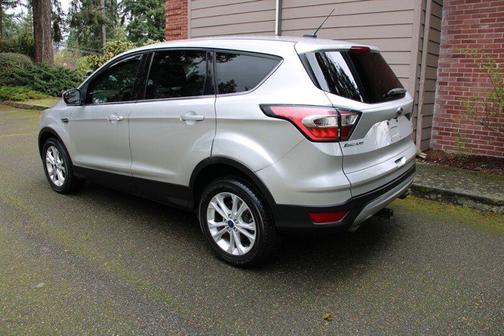 Ingot Silver Metallic 2017 Ford Escape SE