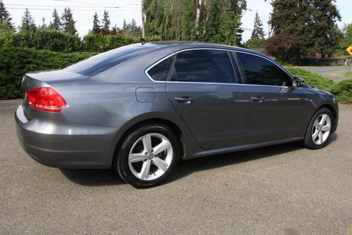 Platinum Gray Metallic 2013 Volkswagen Passat 2.5 SE