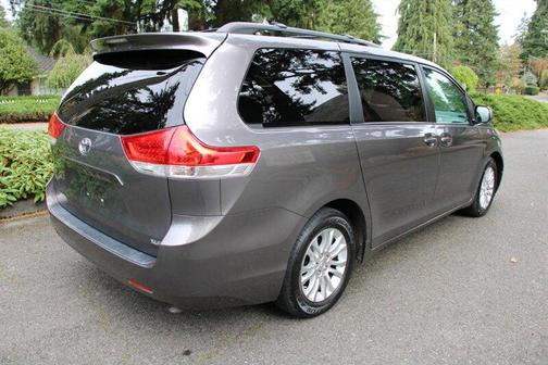 2011 Toyota Sienna XLE