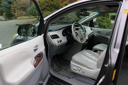 2011 Toyota Sienna XLE