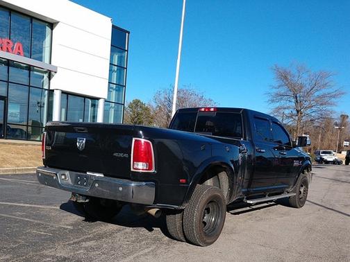 Photo 4 of 22 of 2017 RAM 3500 Laramie