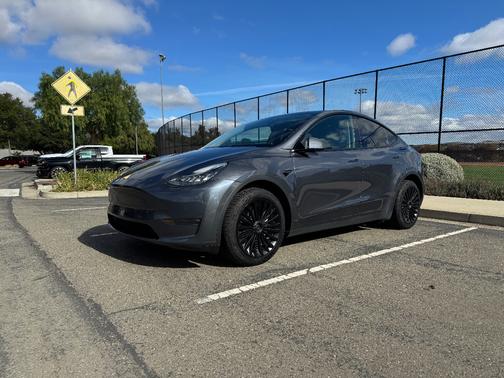 2022 Tesla Model Y Long Range