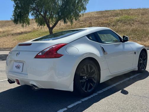 White 2016 Nissan 370Z Base