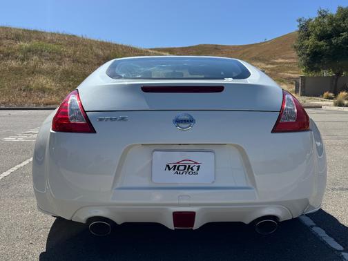 White 2016 Nissan 370Z Base