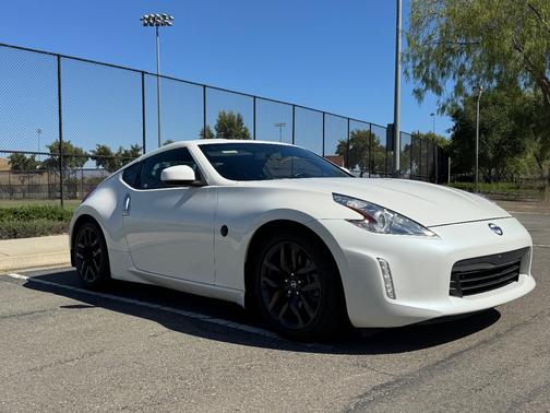 White 2016 Nissan 370Z Base