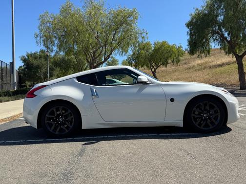 White 2016 Nissan 370Z Base
