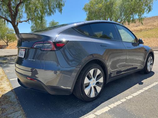 Gray 2022 Tesla Model Y Long Range