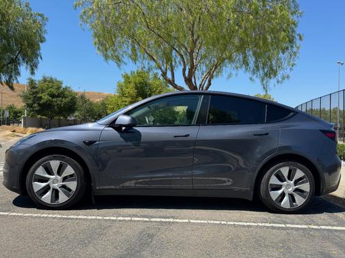 Gray 2022 Tesla Model Y Long Range