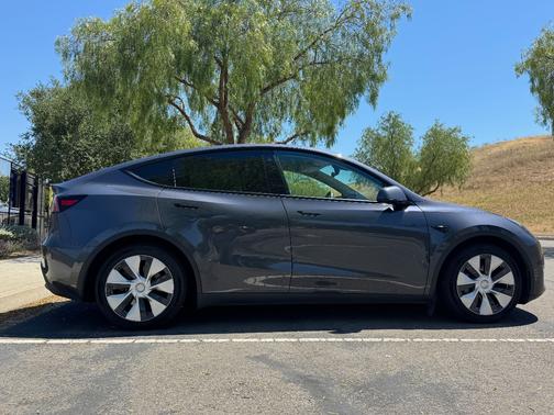 Gray 2022 Tesla Model Y Long Range