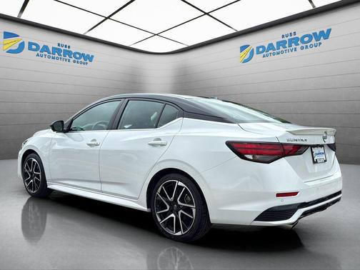 Aspen White Tricoat/Super Black 2024 Nissan Sentra SR