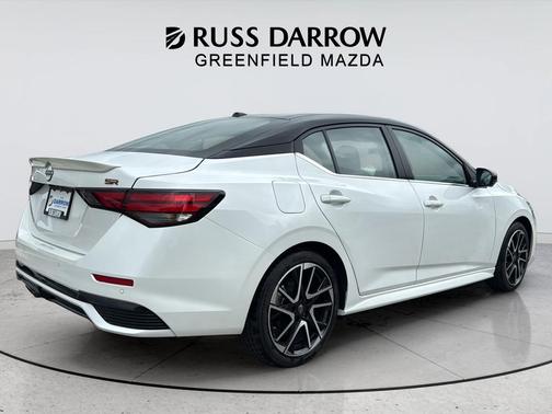 Aspen White Tricoat/Super Black 2024 Nissan Sentra SR