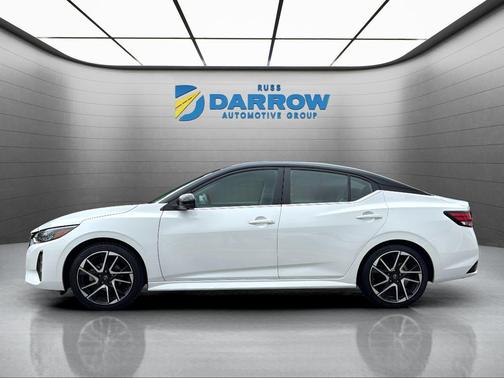 Aspen White Tricoat/Super Black 2024 Nissan Sentra SR