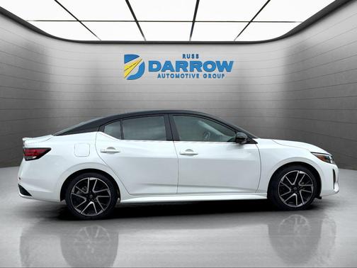 Aspen White Tricoat/Super Black 2024 Nissan Sentra SR